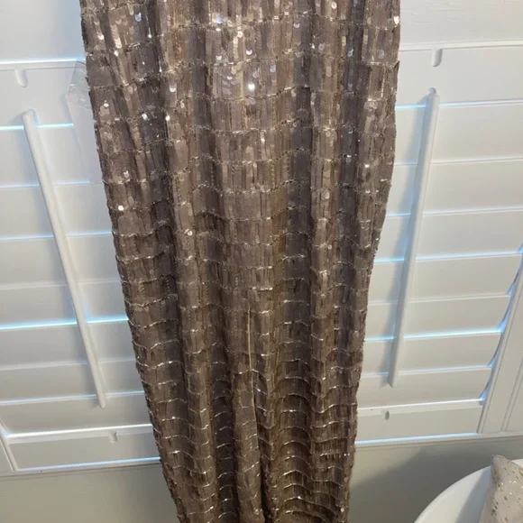 SOLD- MAC DUGGAL Sequined High Neck Sleeveless Column Gown In Taupe Size 6 NWT - Picture 7 of 9